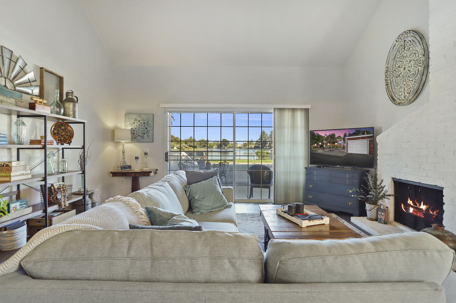 Light, Bright Livingroom