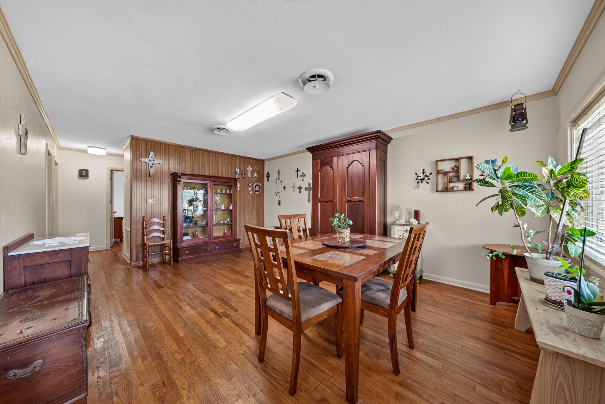 603 Leland St Kerrville TX mature trees level yard no HOA outdoor living Hill Country