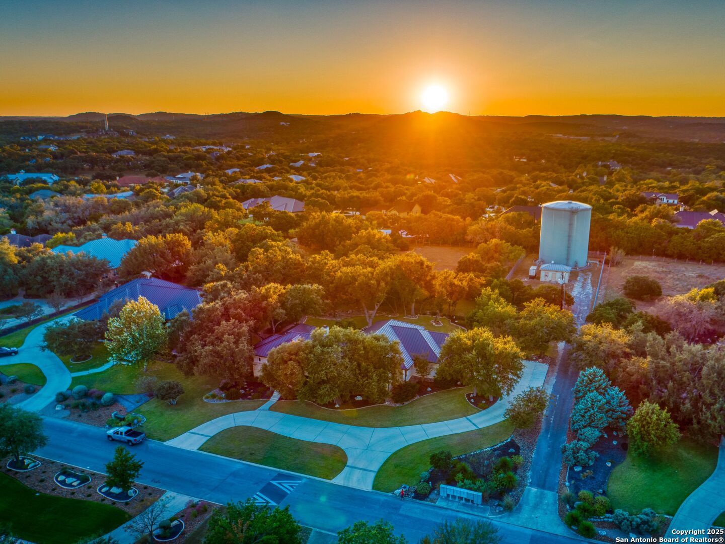 What Does Under Contract Mean in Texas Real Estate? header image.