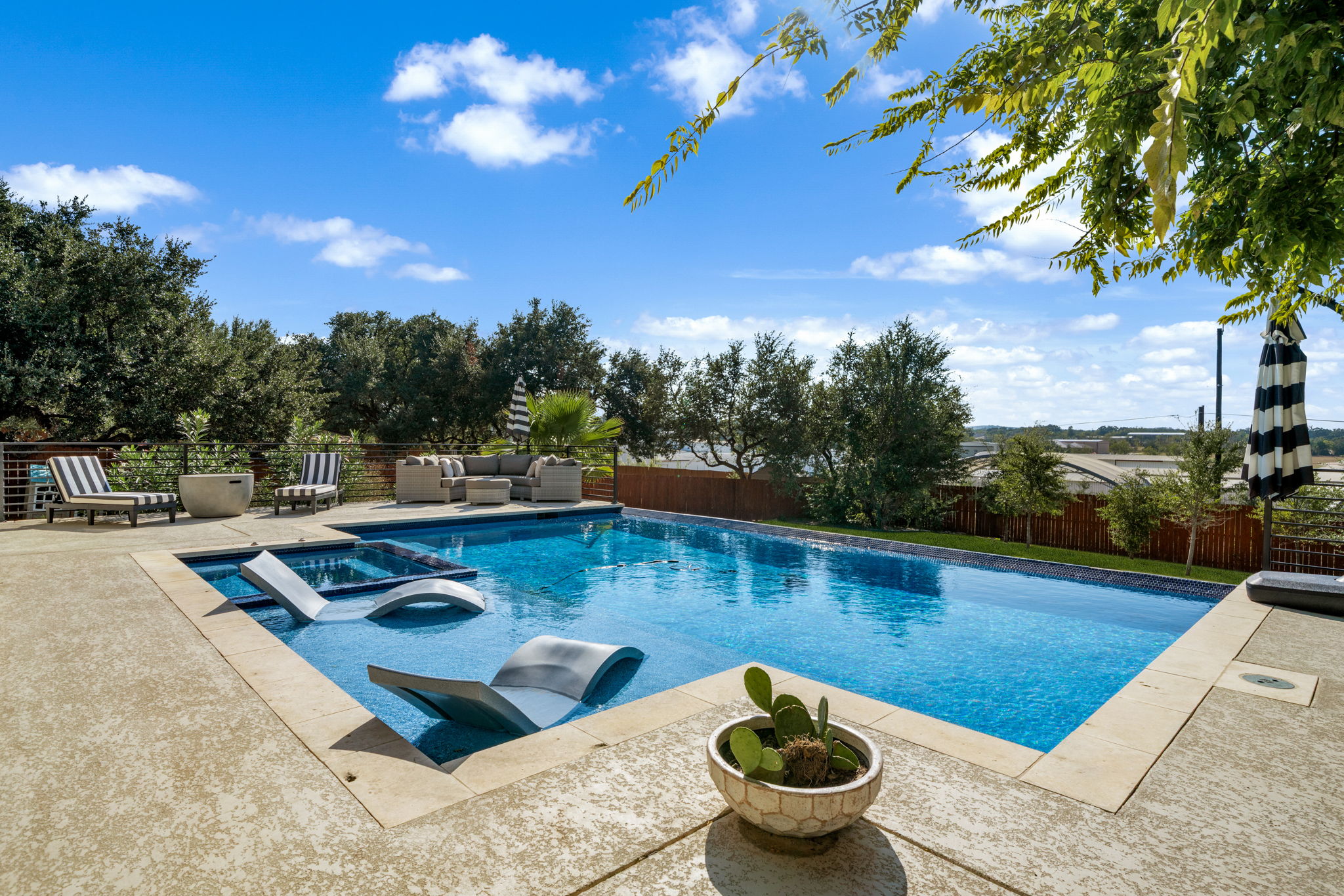 28827 Balcones Creek