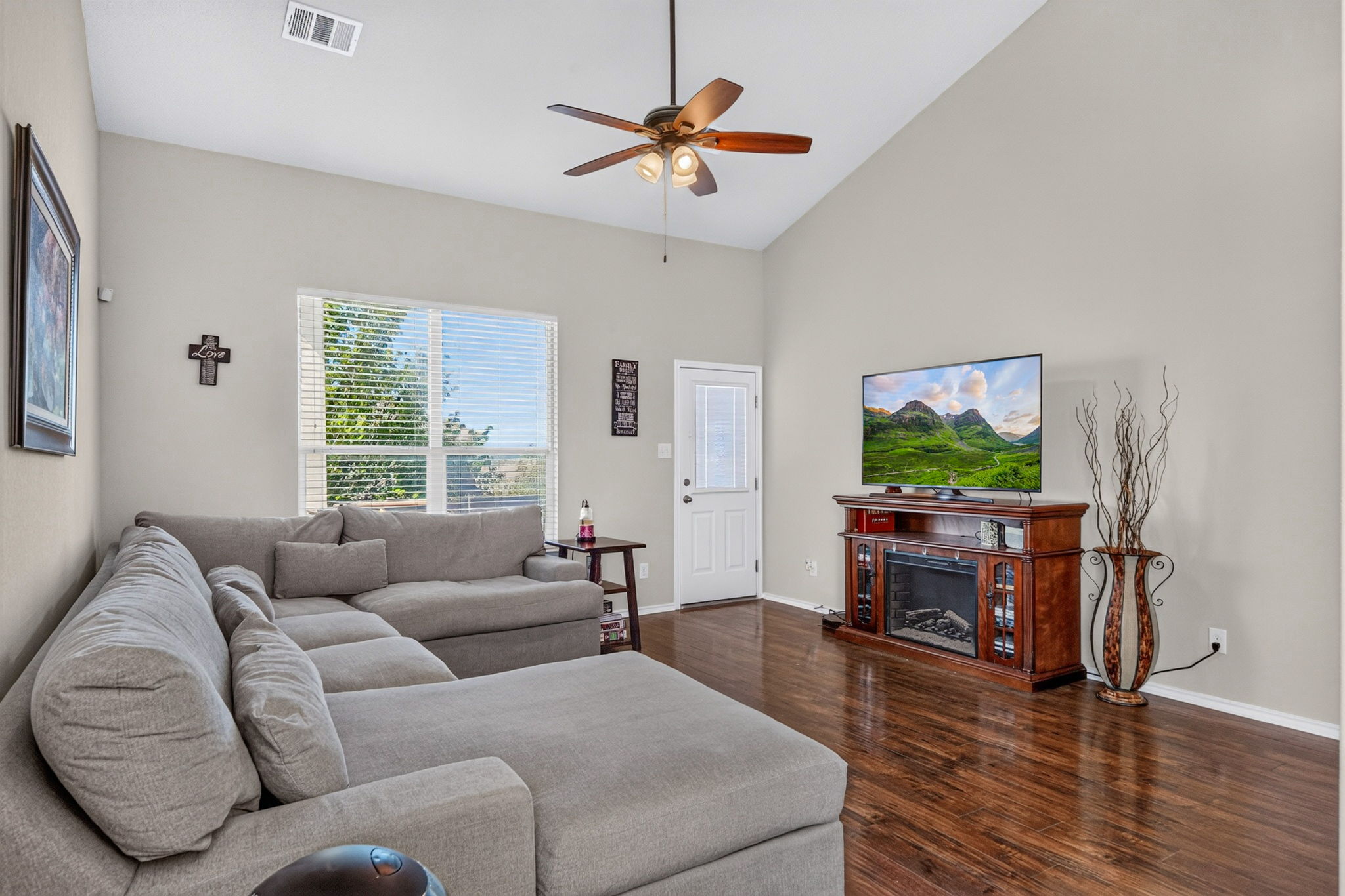 12230 Malkin Pl San Antonio TX open concept living kitchen granite countertops high ceilings interior