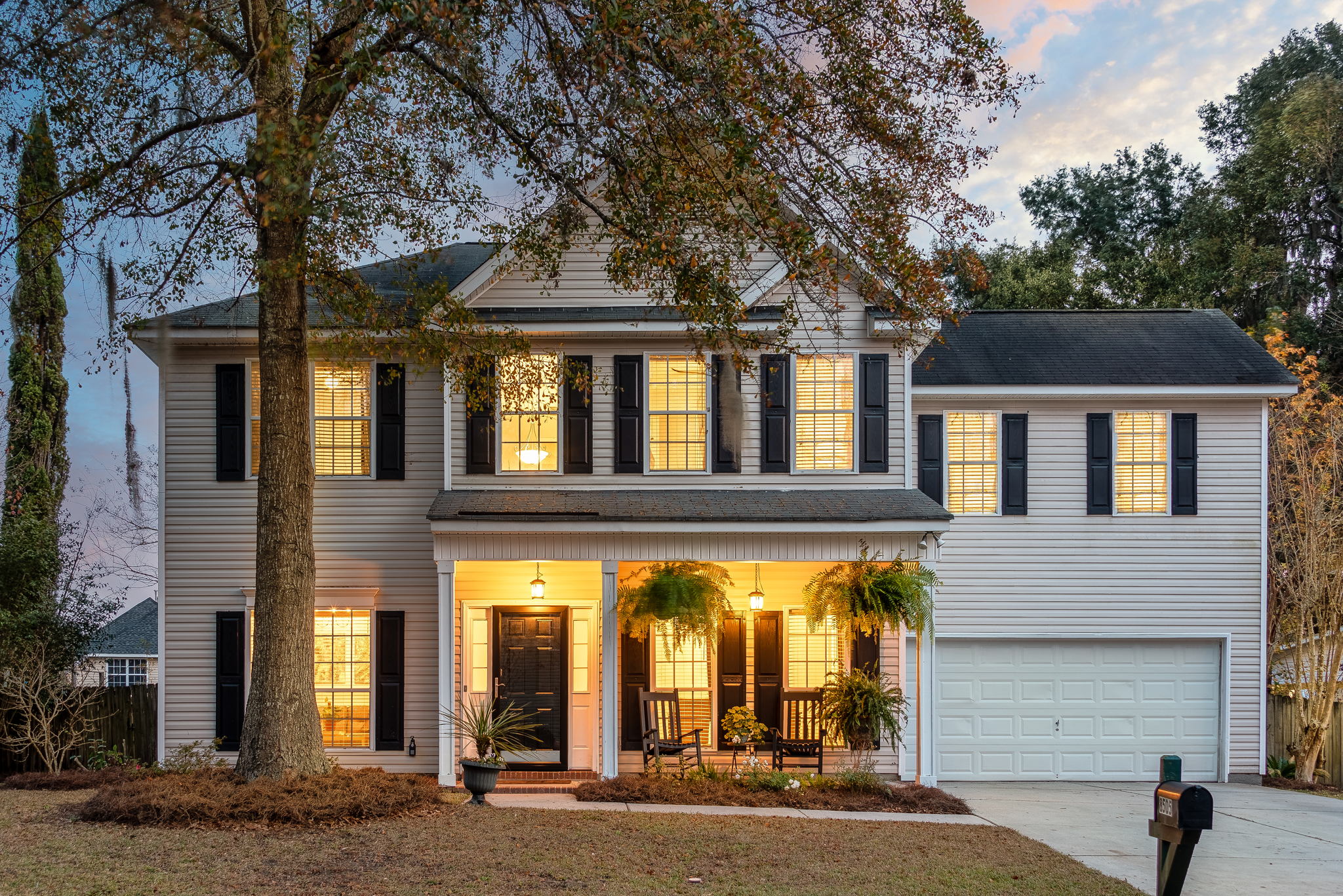 The Smart Choice: Listing Agent vs. Selling Your Home Yourself in Charleston, SC header image.