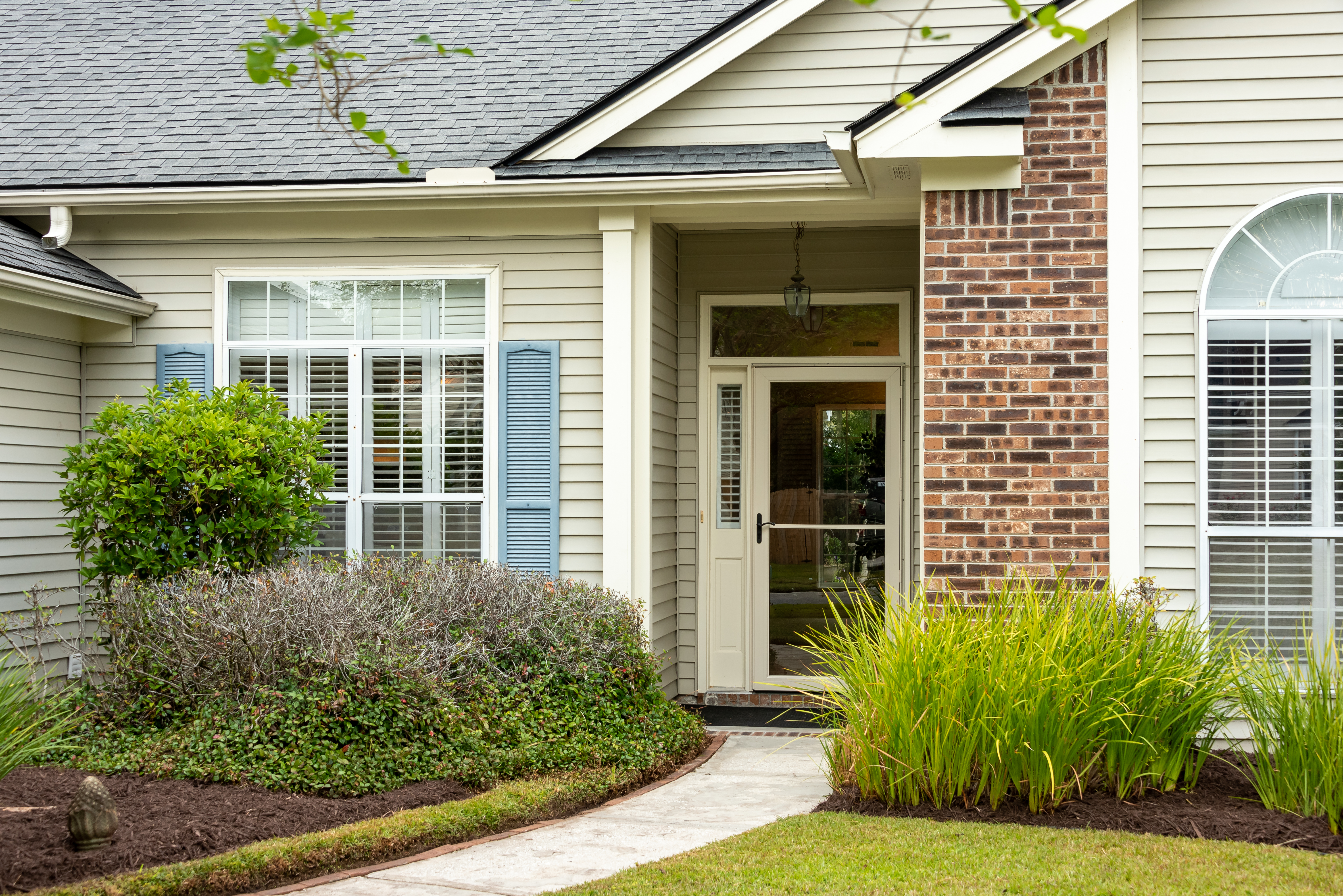 Effortless Elegance: Low-Maintenance Landscape Ideas for Charleston, SC header image.
