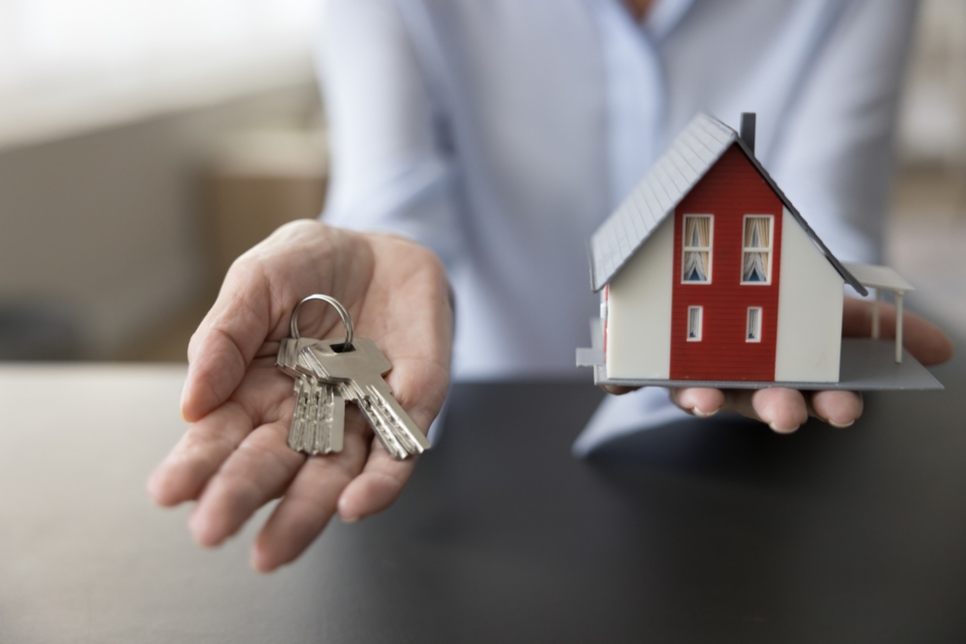 Selling Your Home: Who Handles Each Step? header image.