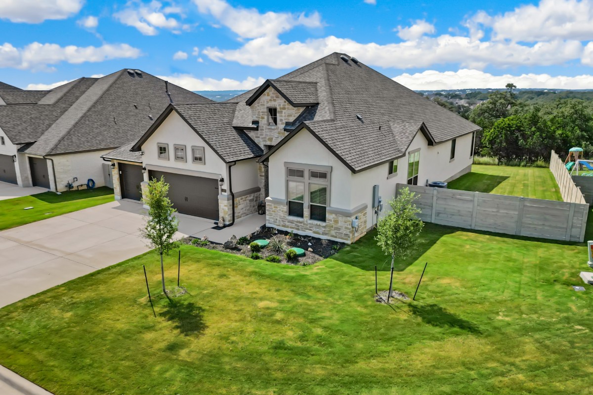 Luxury Real Estate Experts: Your Guide to High-End Homes for Sale header image.