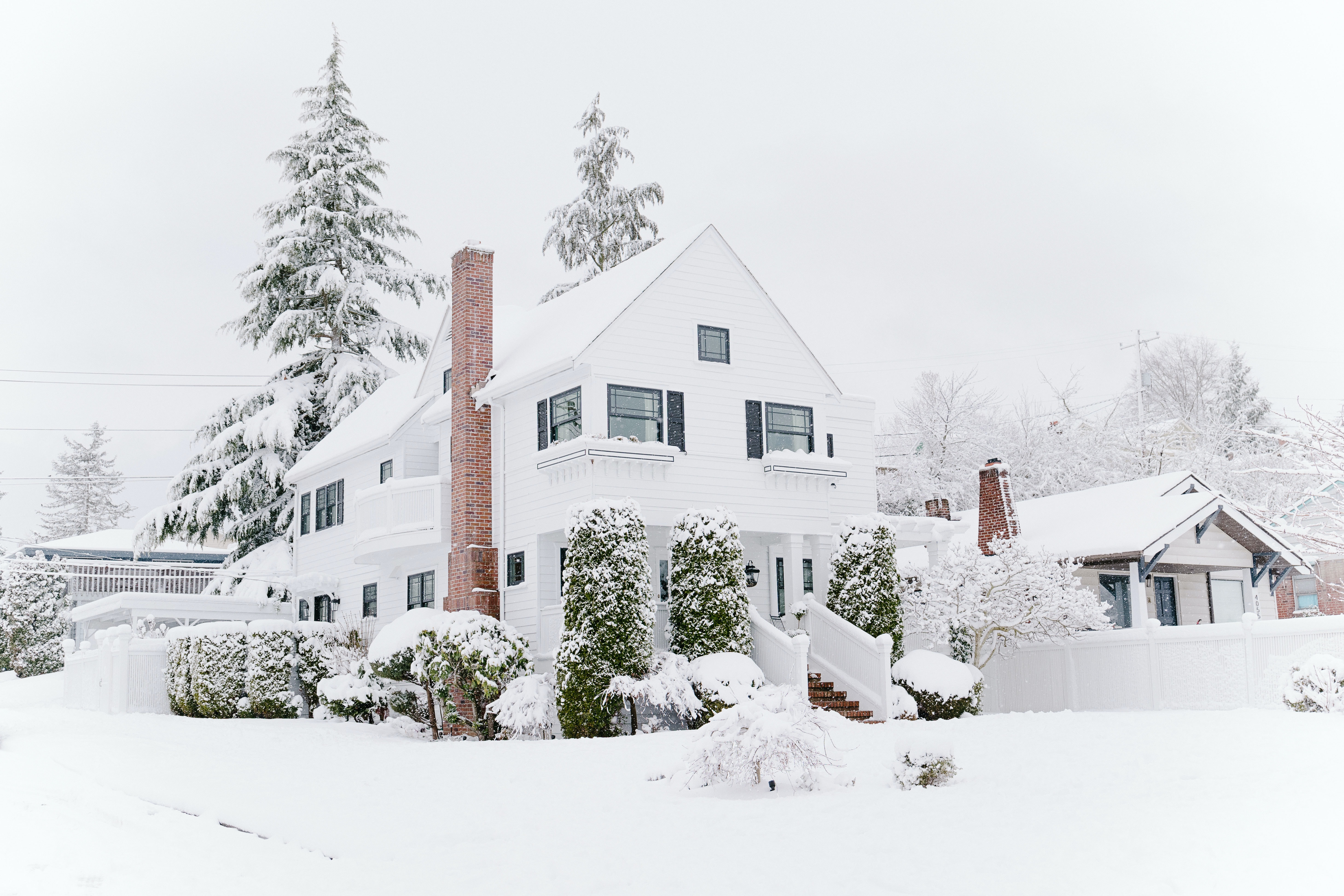 Should I Sell my Home Now or in Spring? header image.