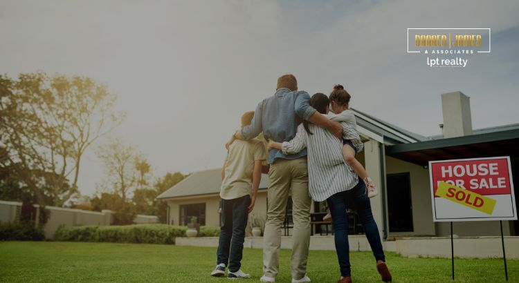 How to Buy a Home While Selling Your Current One header image.
