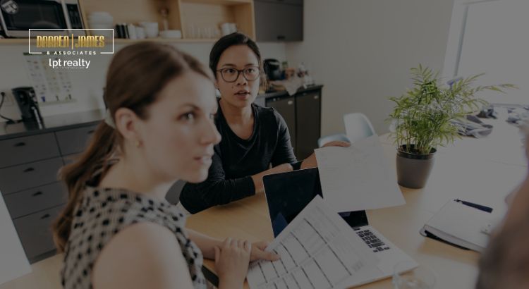 How to Handle a Bidding War Without Overpaying header image.