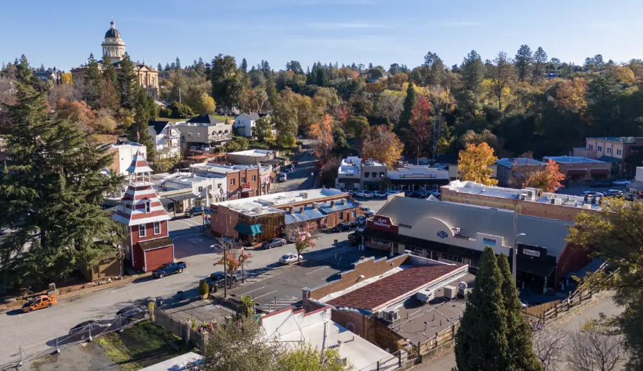 Living in Auburn, California: Foothill Living and Real Estate Insights header image.