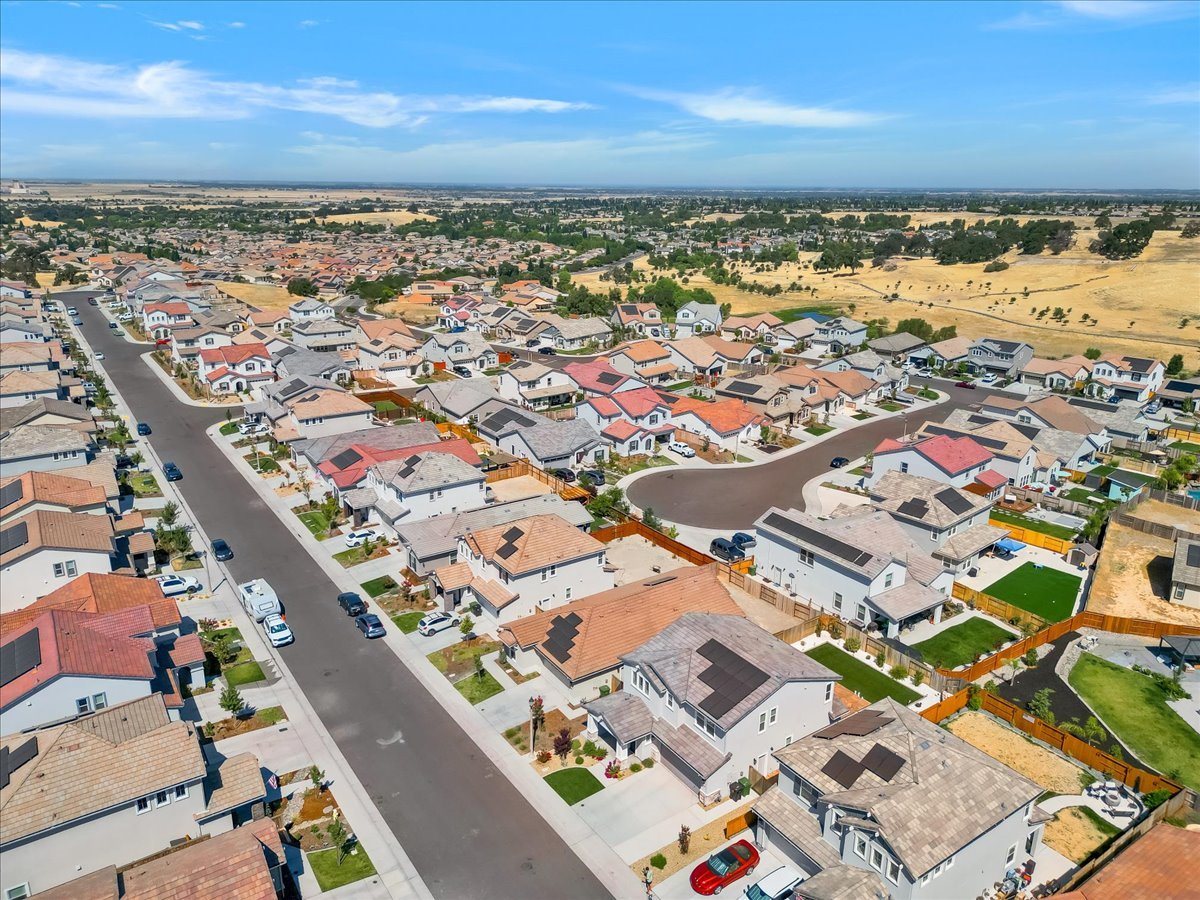 Roseville vs. Rocklin: Which City Is Right for You? header image.