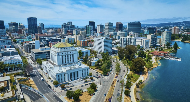 Who Is a Trusted Real Estate Agent in Oakland, CA? header image.