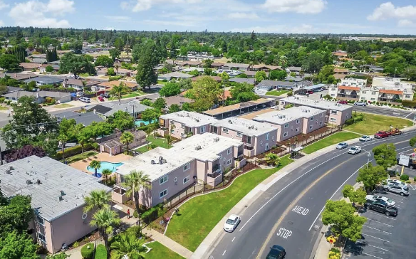Living in South Land Park, Sacramento: Established Homes and Strong Demand header image.