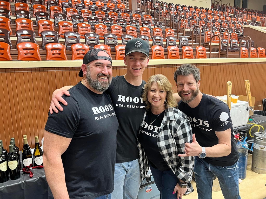 Top Tips for Selling Your House Quickly in a Competitive Market header image.