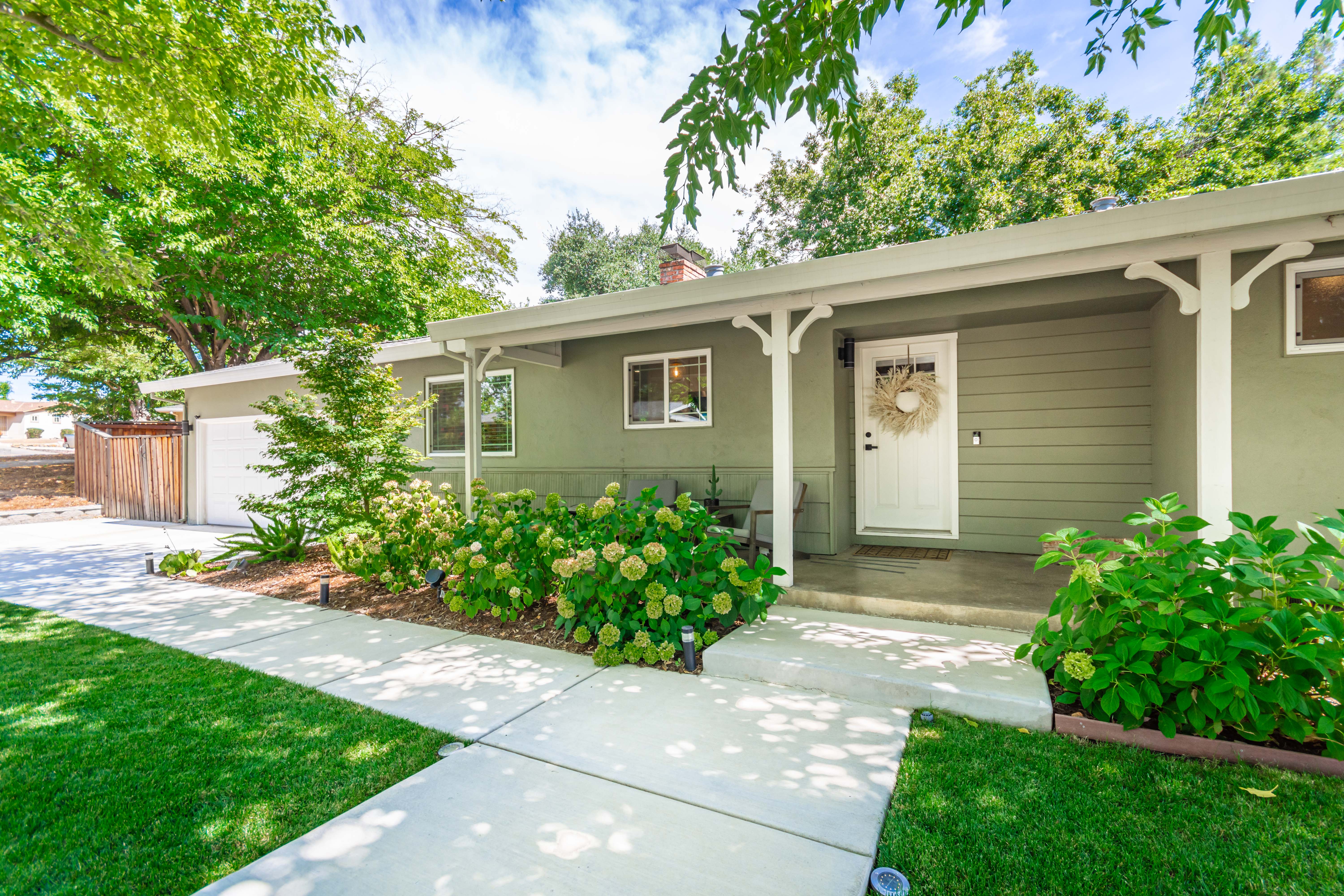 How Current Interest Rates Are Shaping the Homebuying Experience in California header image.