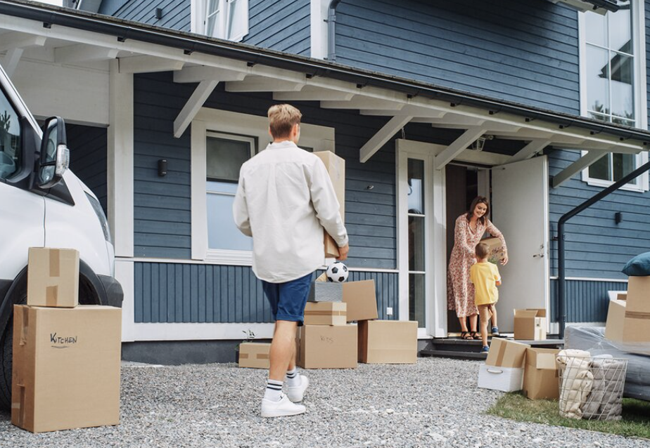 Buying a Home in Sacramento: When to move forward vs Wait header image.