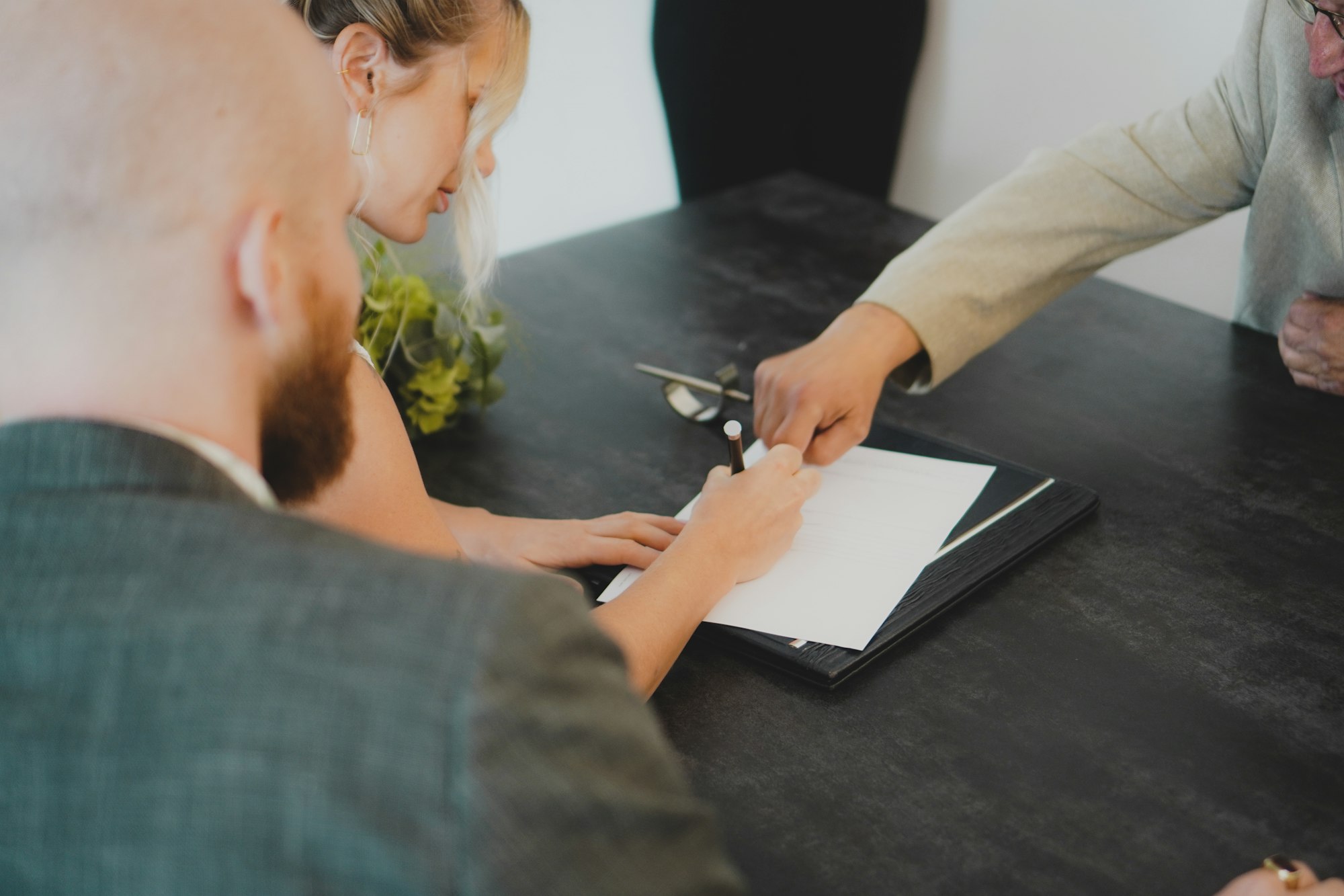 Contingent Offers: Can You Buy Before Your House Sells? header image.