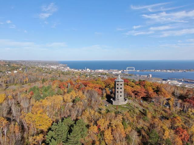 10 Things to Do in Duluth When the Leaves Change 🍂 header image.