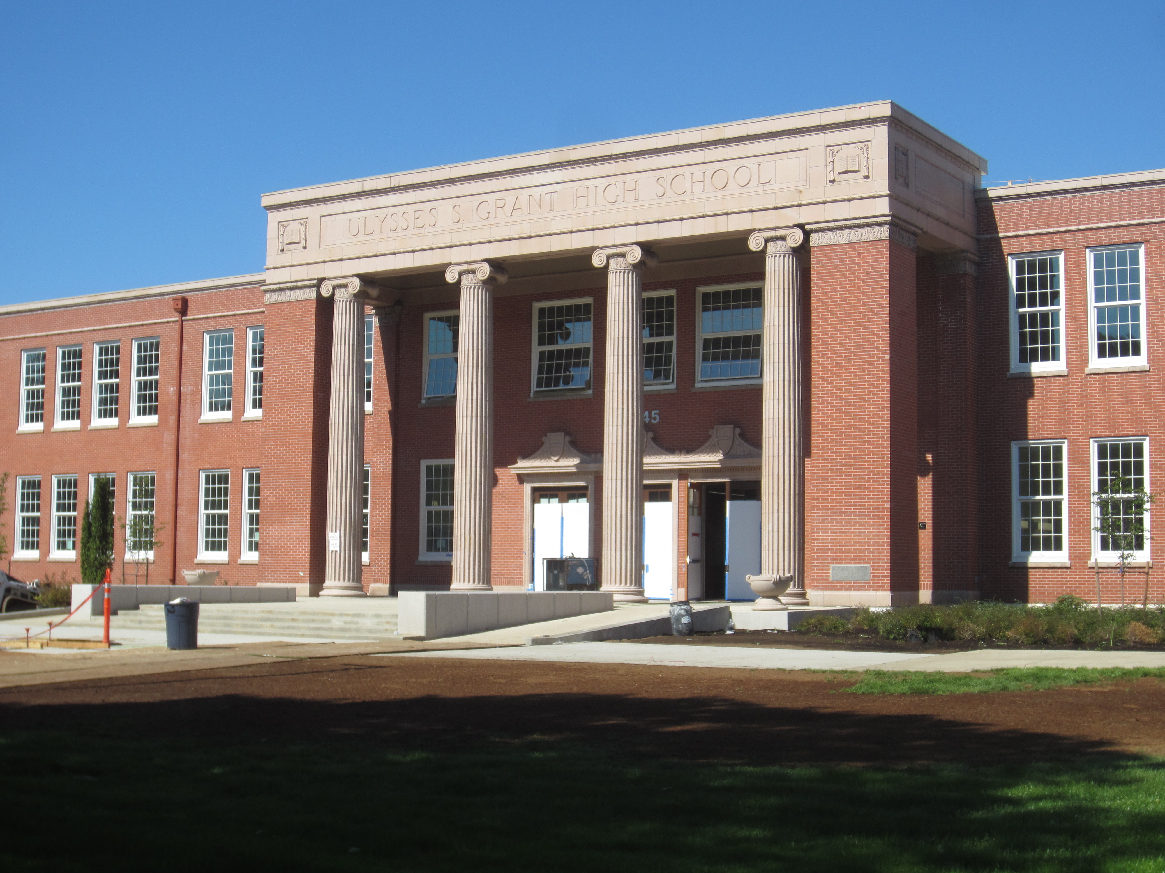 Here Are Oregon's 35 Best Public High Schools For 2023 header image.