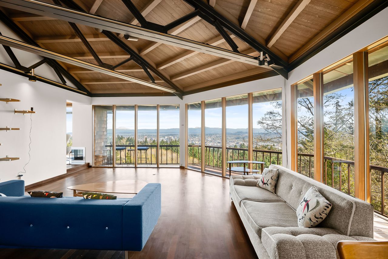 Saul Zaik’s Famous Portland ‘Tree House’ Atop A Ship’s Mast For Sale At $1.1 Million Gets Fast Offer header image.