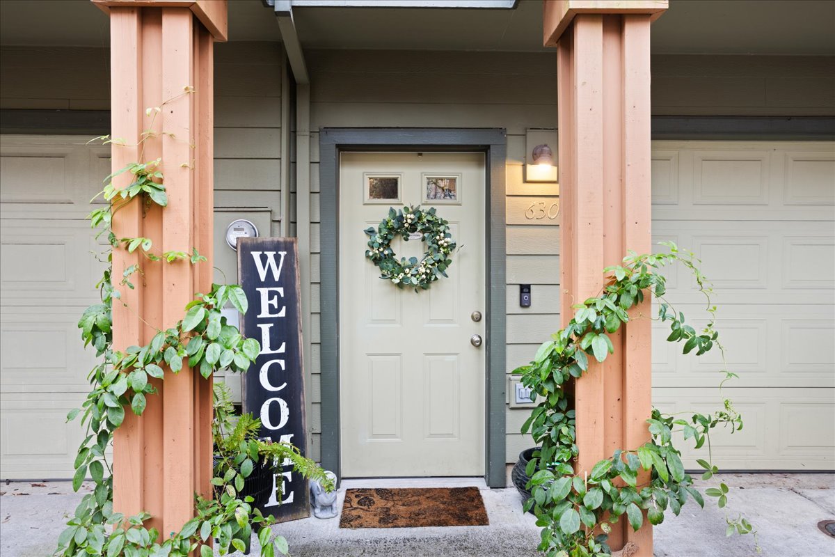 Just Listed – Remodeled Townhome Near Nike World Campus! header image.