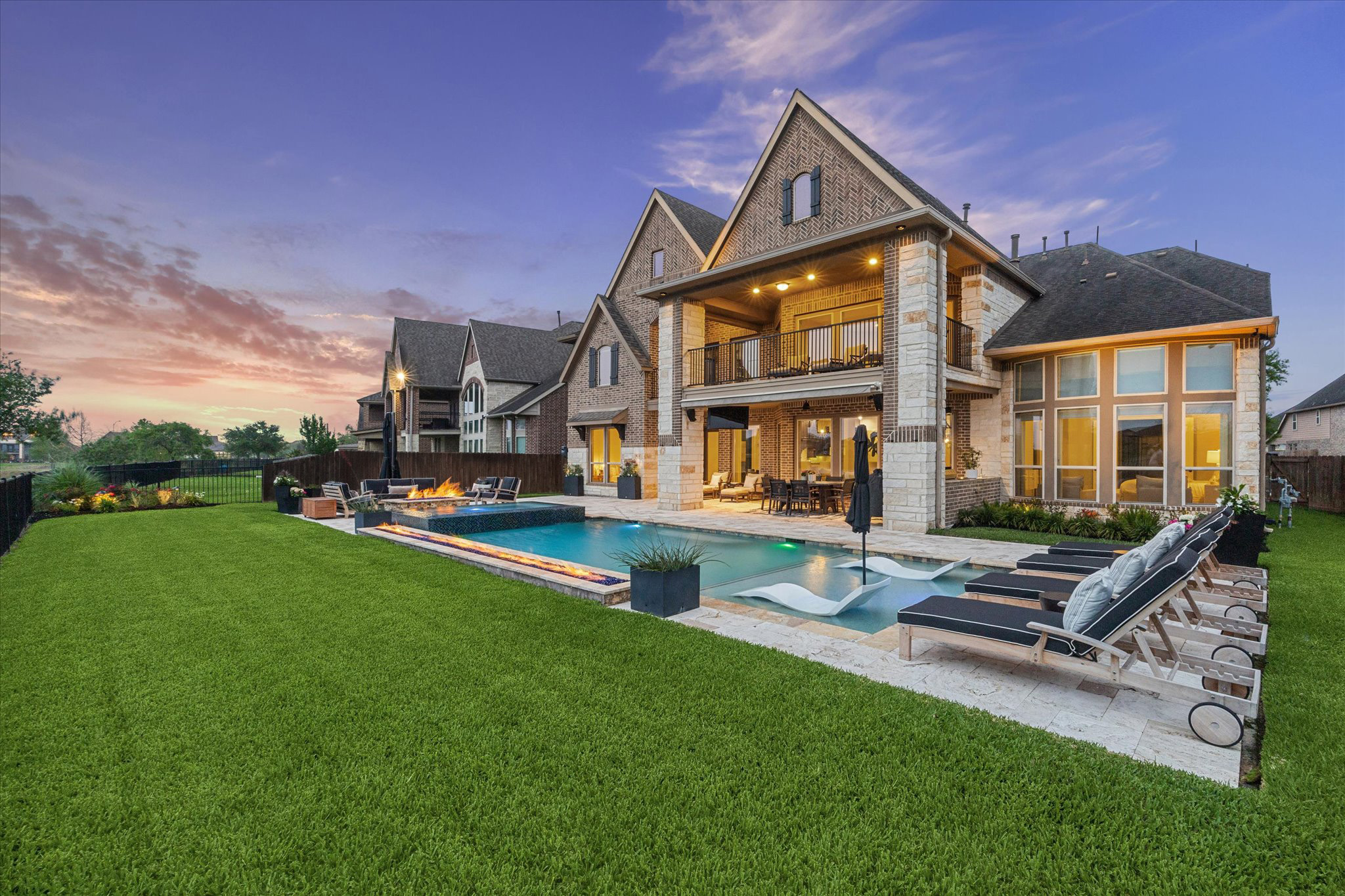 Luxury Homes header image.