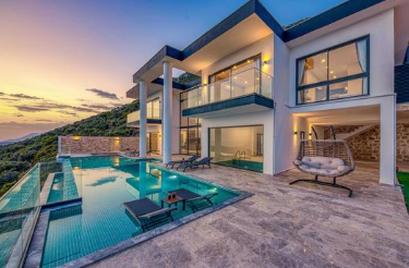 Arizona Relocation Guide for Luxury Buyers Moving from Washington State header image.