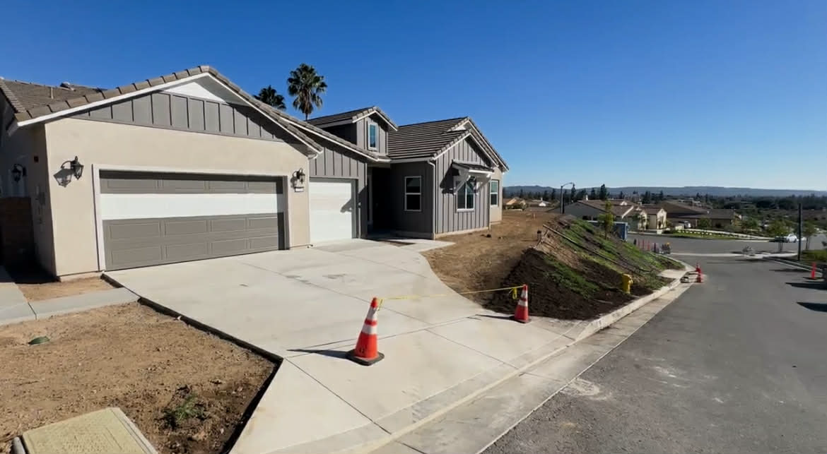 Everything You Need to Know About Living in La Colina Estates header image.