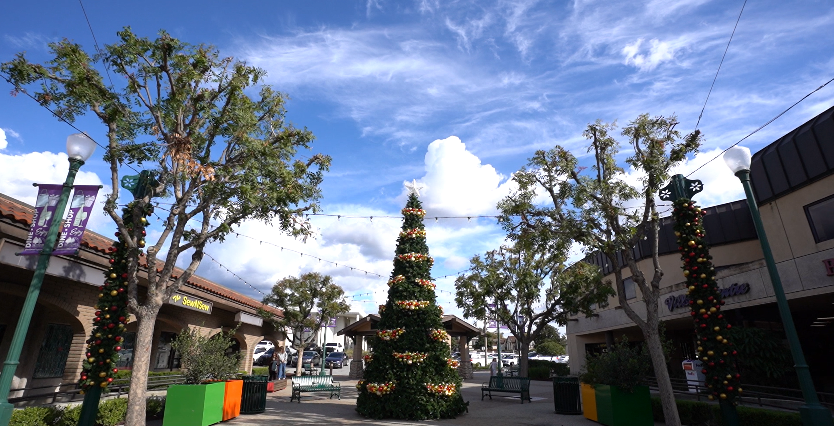 A Family Guide to the Glendora Christmas Parade 2025 header image.