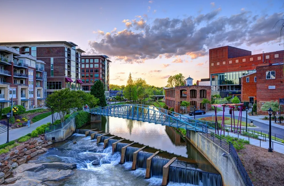 5 Compelling Reasons to Move to Greenville, South Carolina header image.