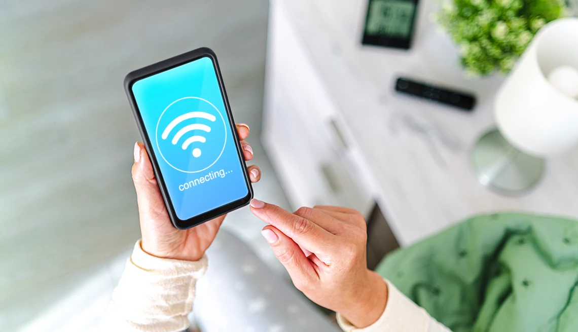 Why Buyers Should Pay Attention to Cell Phone Service and Internet Availability header image.