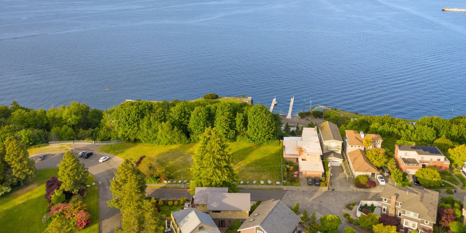 Admiral Neighborhood Guide – Living in North Admiral, West Seattle header image.