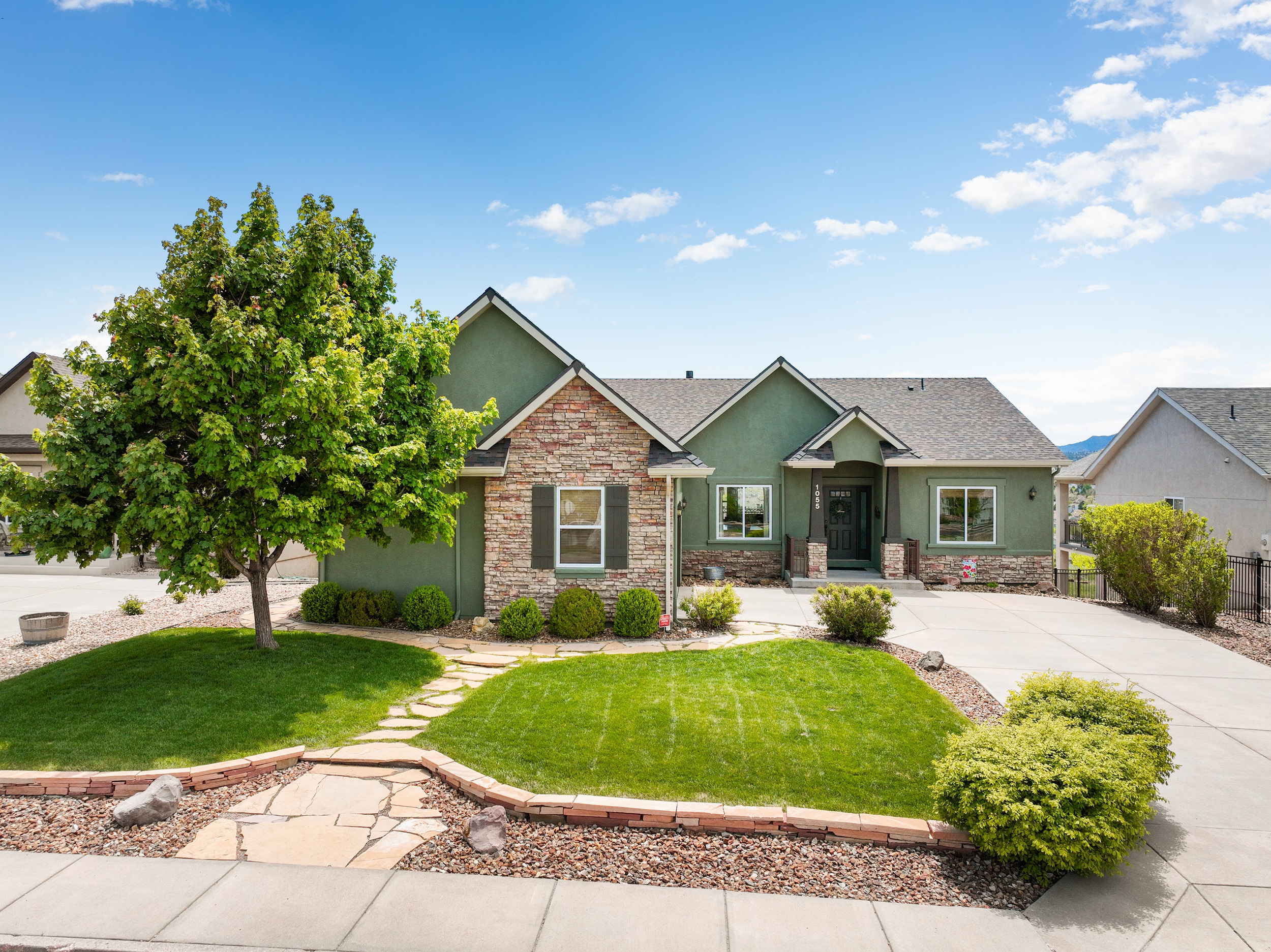 Spectacular Views! Ranch Home in Southwest Colorado Springs header image.