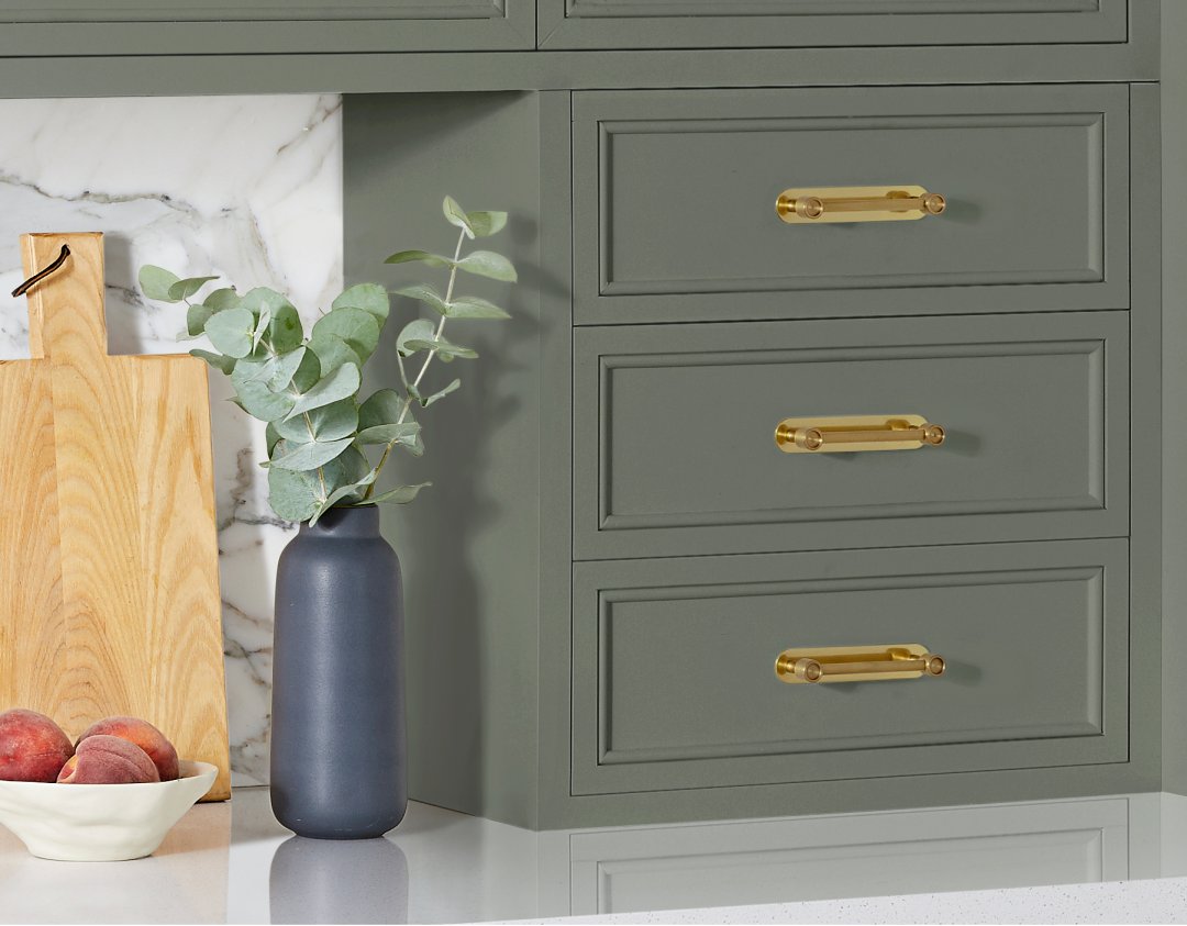 Three Things to Know Before You Buy Cabinet Hardware header image.