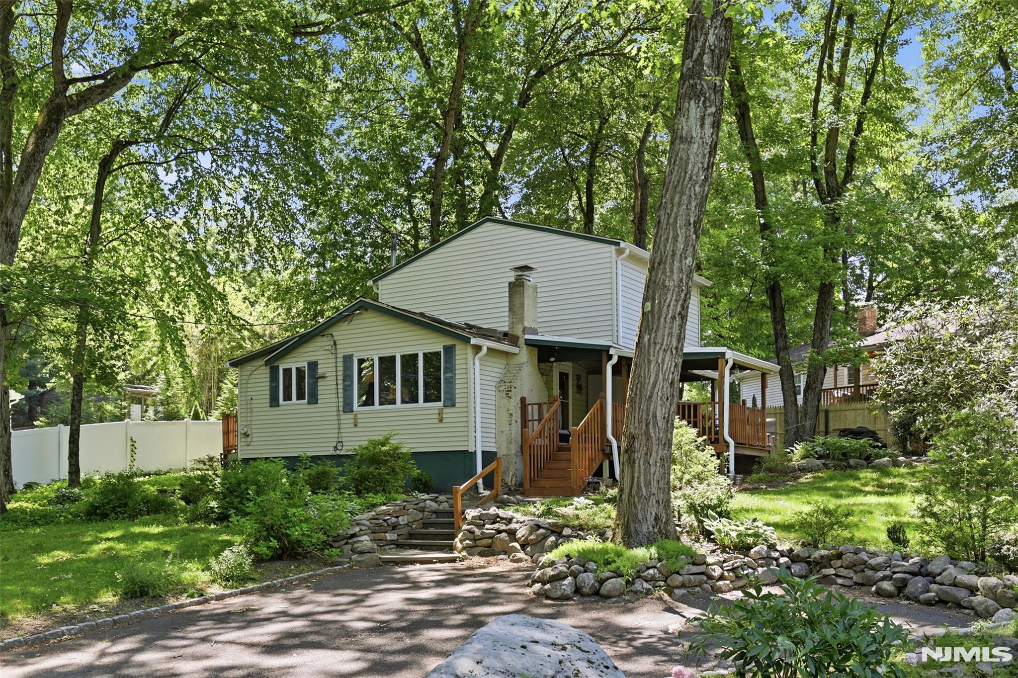 Lake Life, Every Day: Welcome to 9 Juniper Trail in Fayson Lakes header image.