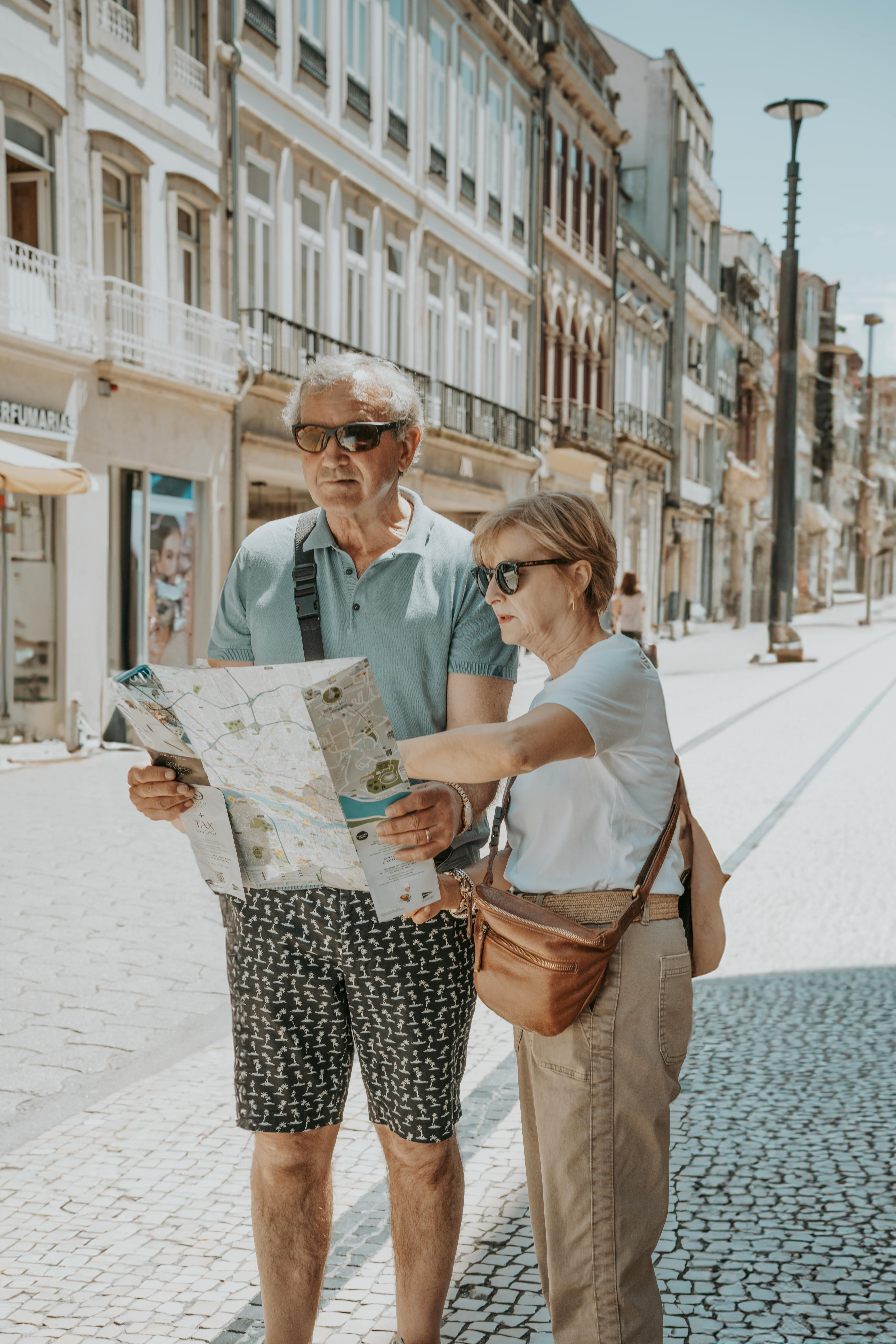 Tips for Empty Nesters Downsizing: Making the Move Easier header image.