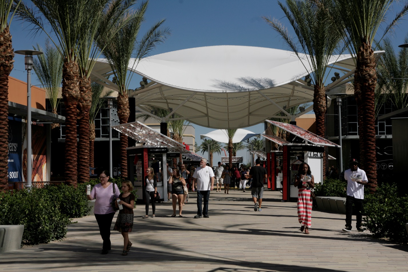 Shopping in Summerlin header image.