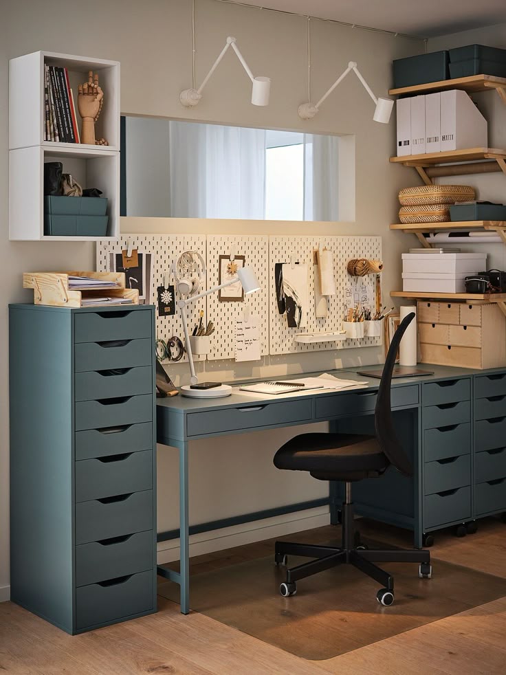 5 Home Organizing Trends Experts Want You to Use in 2025 header image.