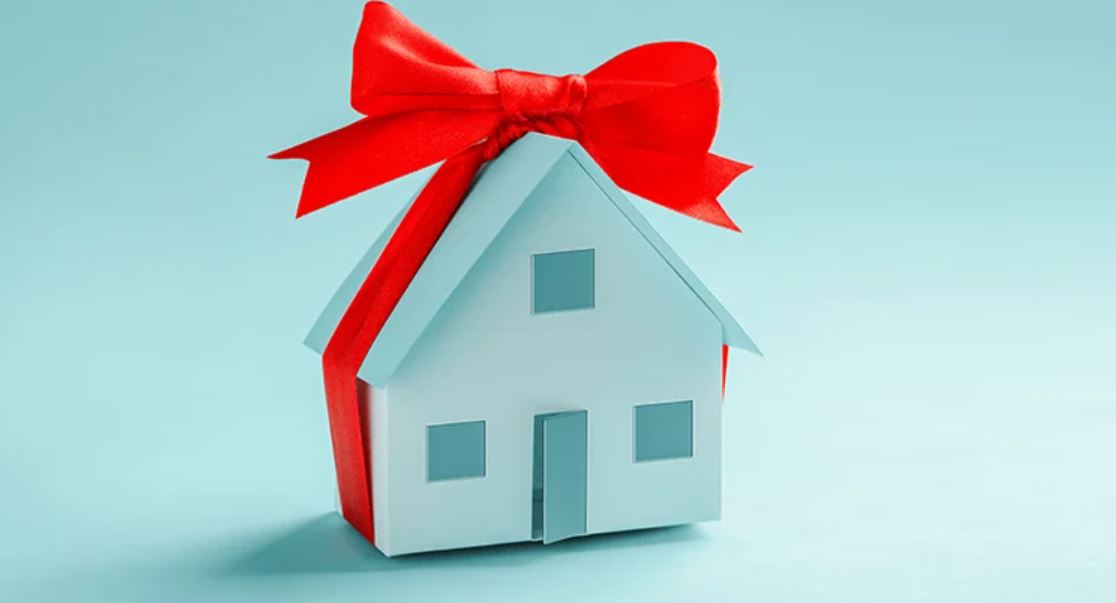 Your House Could Be the #1 Item on a Homebuyer’s Wish List During the Holidays header image.