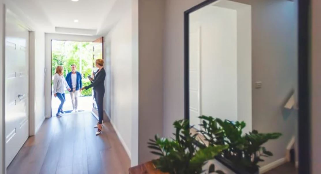 Is the Shifting Market a Challenge or an Opportunity for Homebuyers? header image.