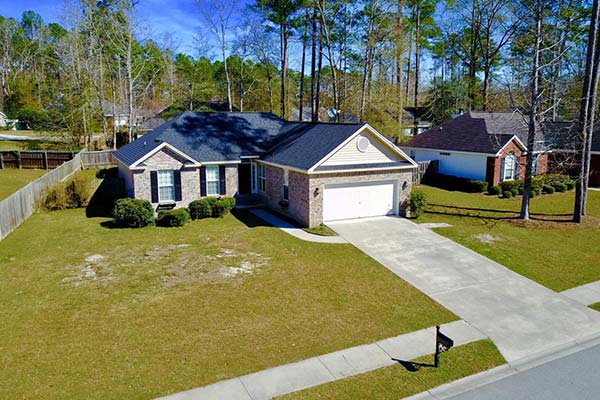 Some Lenders Set to Resume Foreclosures in July header image.