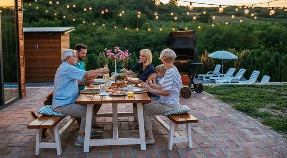 Top Reasons Homeowners Are Selling Their Houses Right Now header image.
