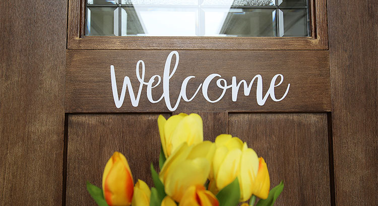 5 Reasons To Sell Your House This Spring! header image.