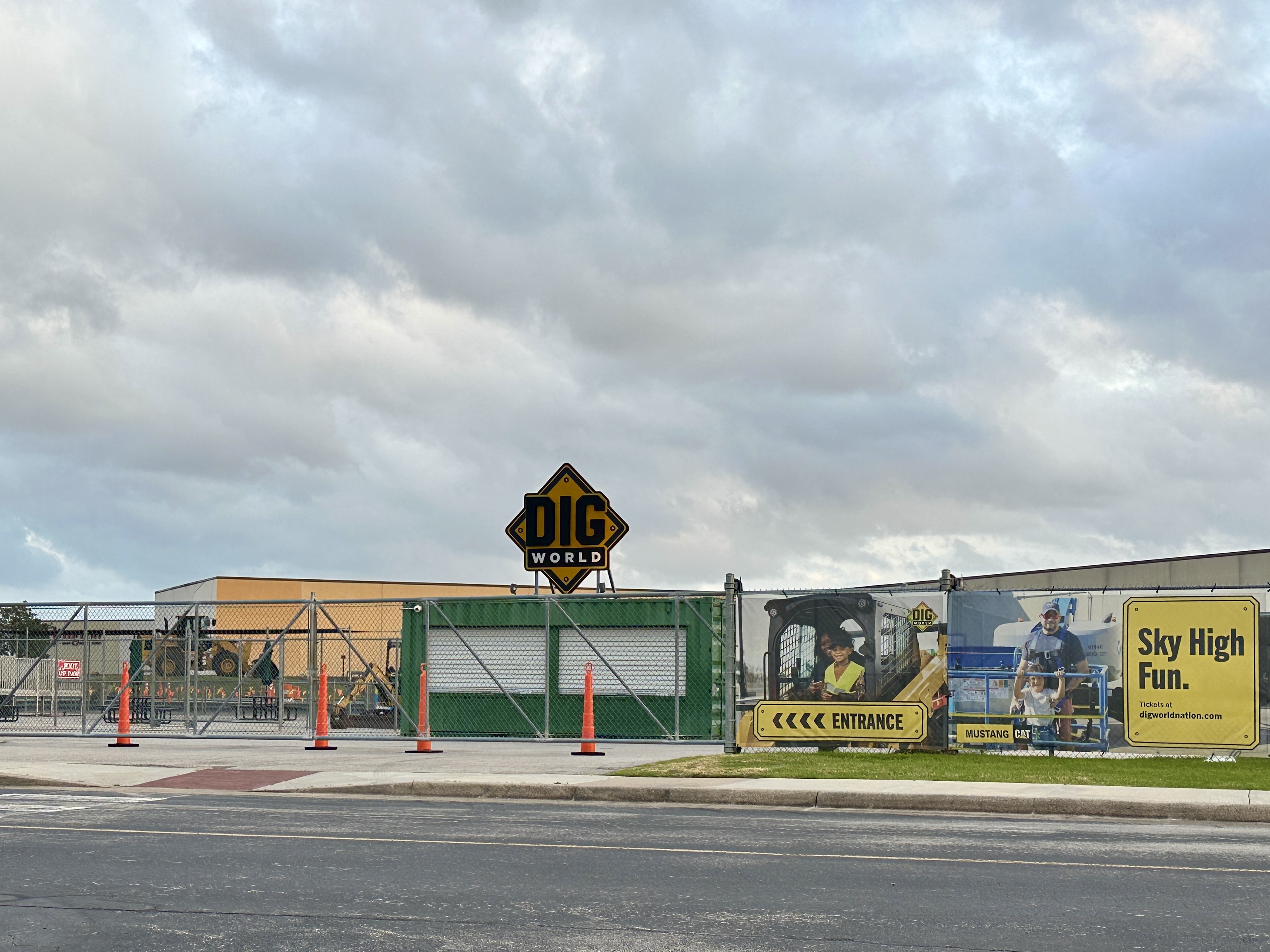 Dig World located in Katy TX