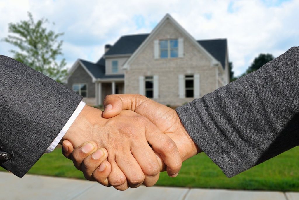 What Should I Expect at Closing? (Wilmington, NC) header image.