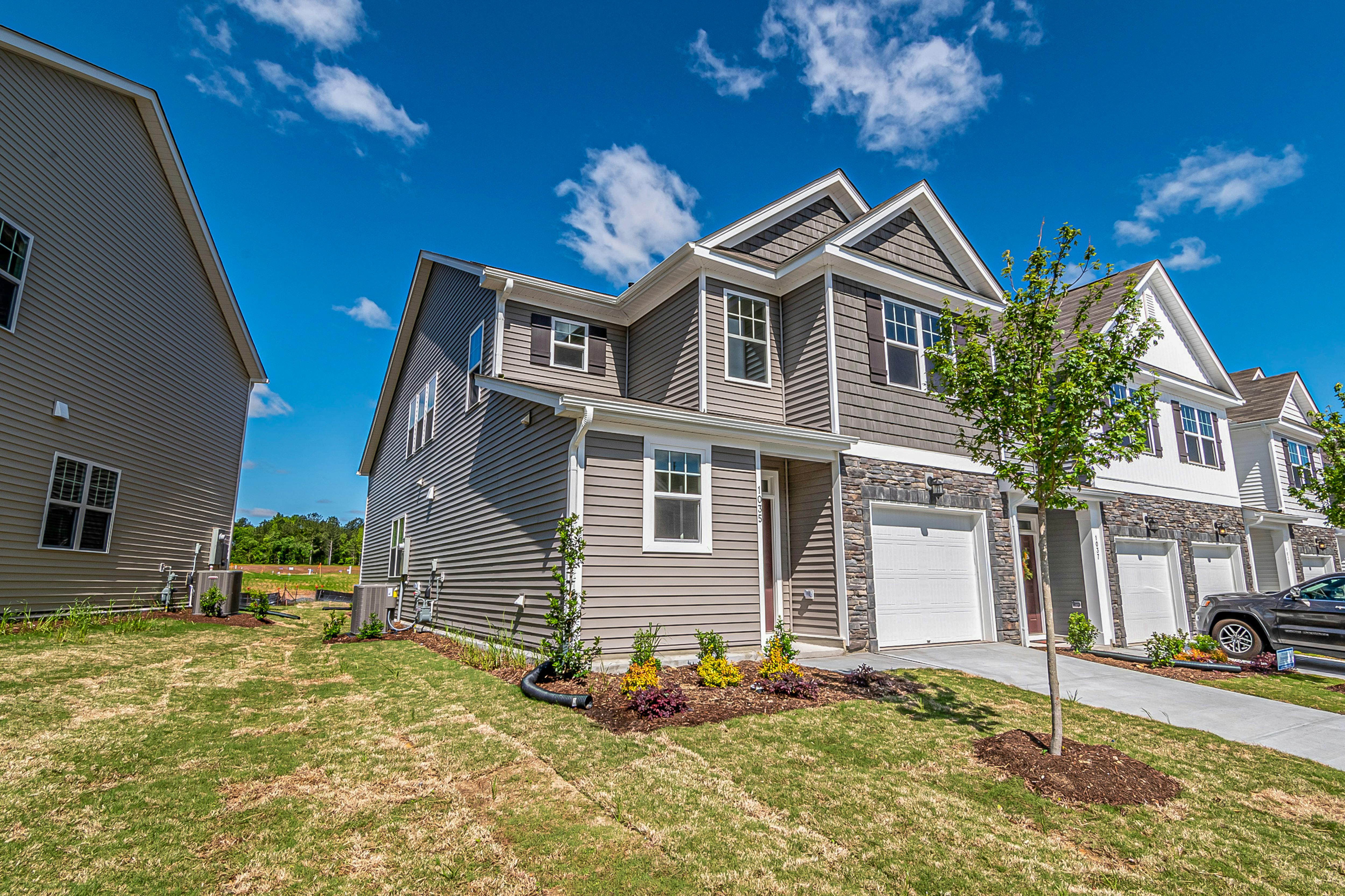 Is Now a Good Time to Buy a Home? Here’s What the Experts Say header image.