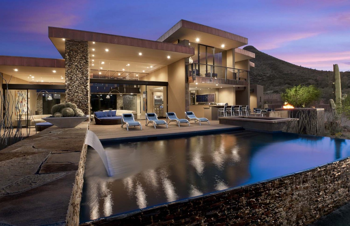 12 ESSENTIAL FEATURES OF A LUXURY HOME header image.