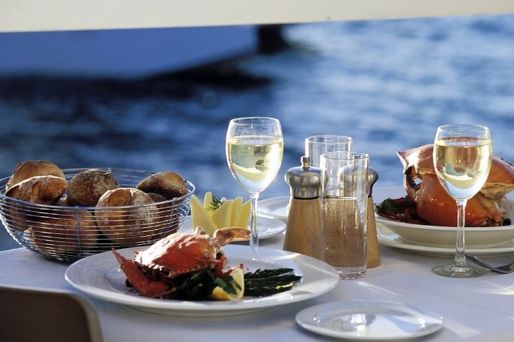 Where do locals go for waterfront dining in Palm Beach County? header image.