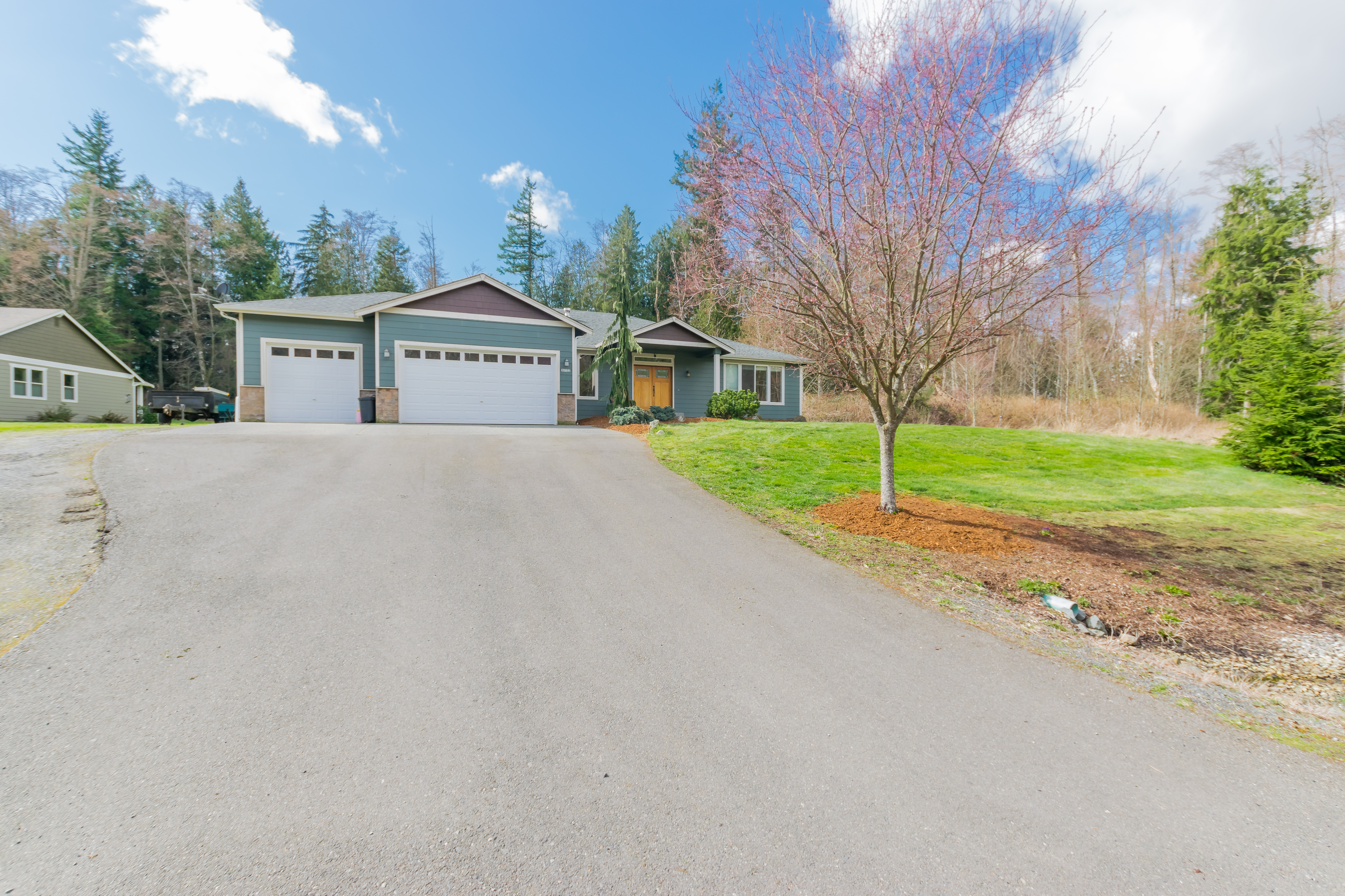 NEWLY LISTED RAMBLER IN A GATED COMMUNITY header image.