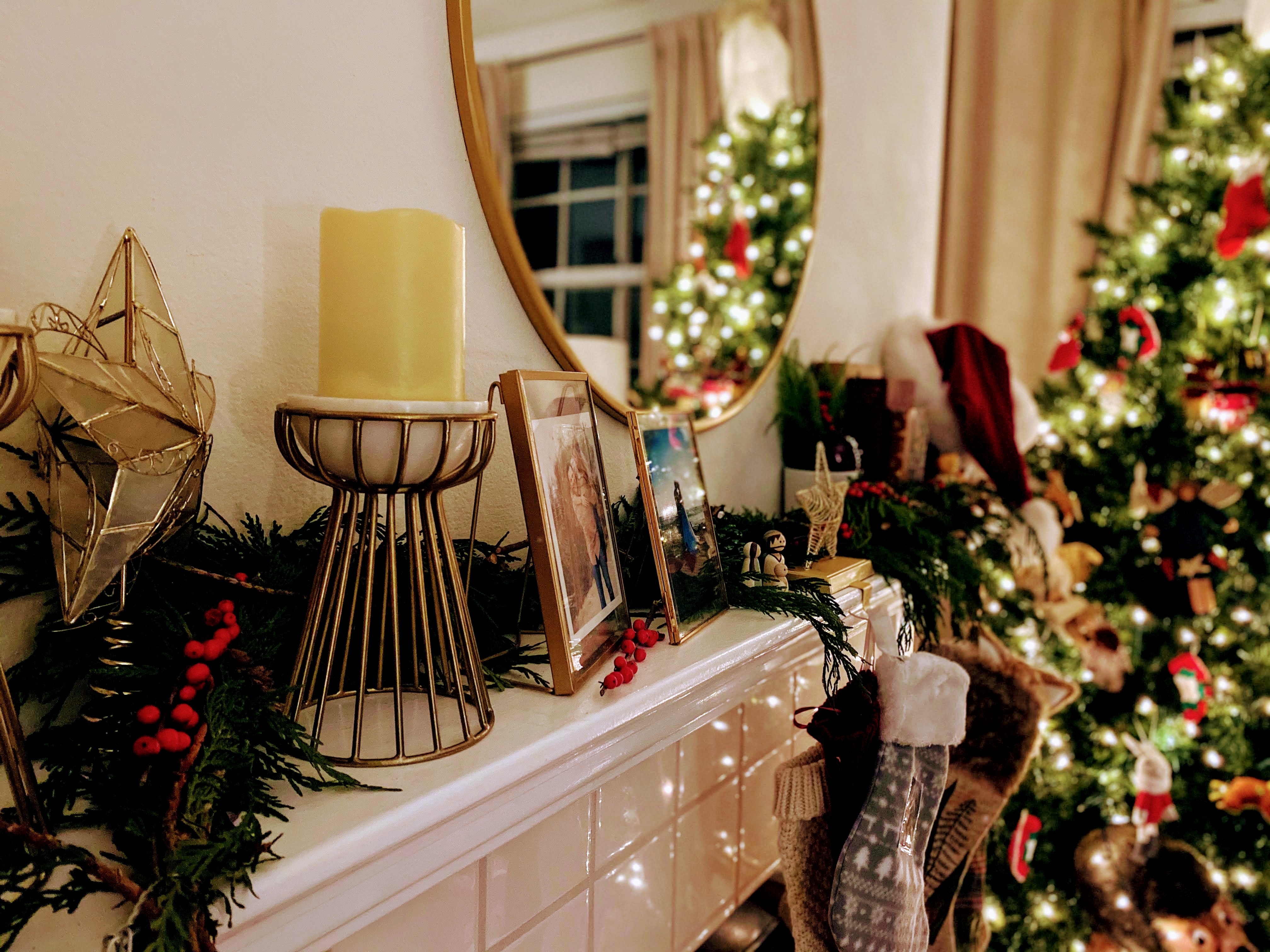 Pros and Cons of Selling During the Holidays header image.