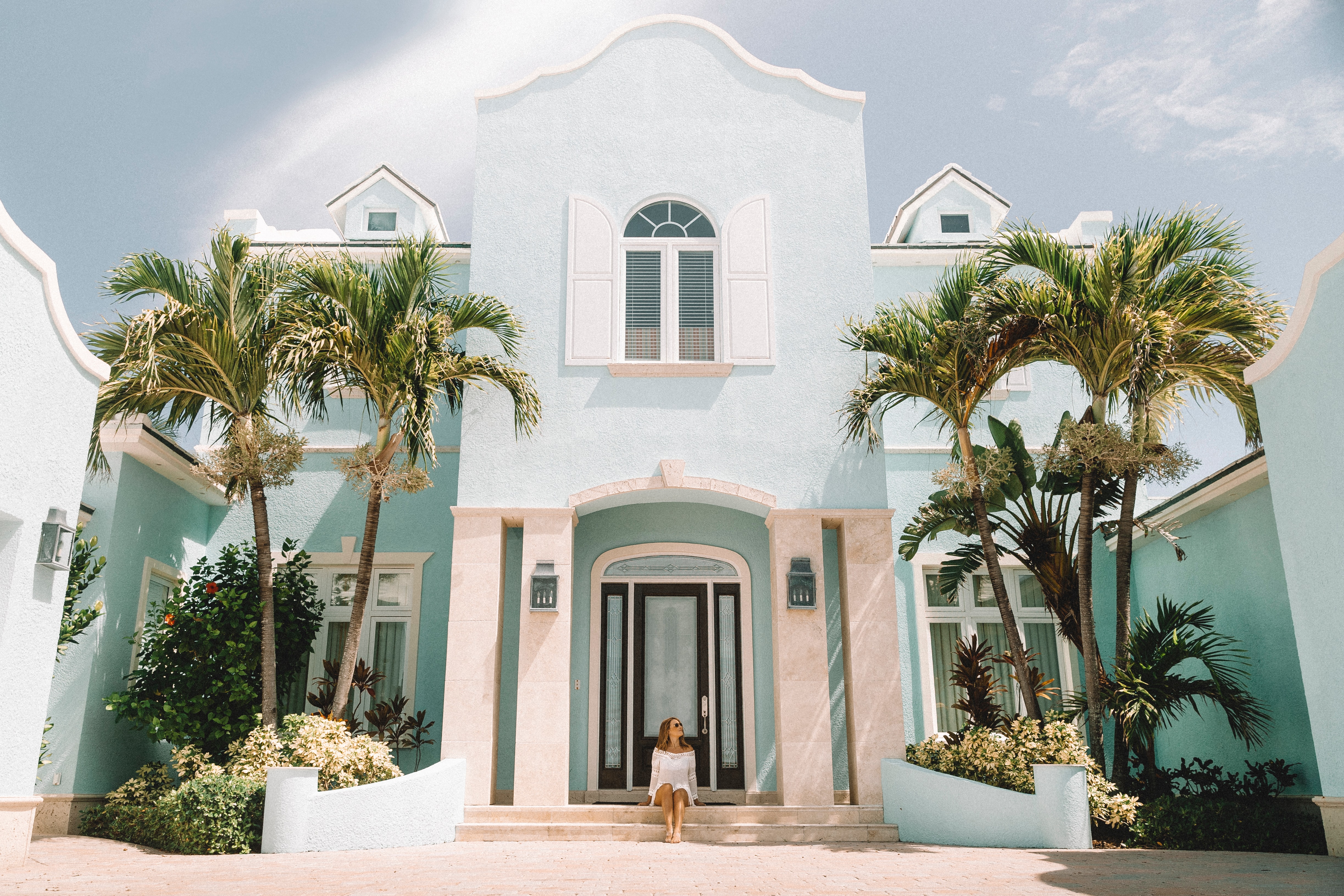 8 Things to Consider Before Buying a Vacation Home header image.